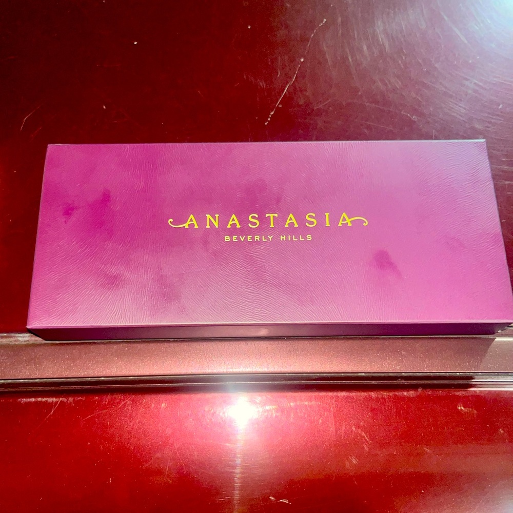 Anastasia Beverly Hills eyeshadow palette brand new